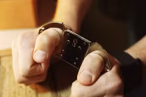 Vợ sa đọa, mua siêu xe tặng nhân tình khi chồng qua đời