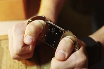 Vợ sa đọa, mua siêu xe tặng nhân tình khi chồng qua đời