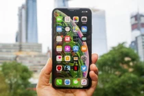 Lý do khiến giá iPhone xách tay về nước sớm luôn cao khó tin
