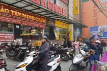 Sợ xếp hàng, người Hà Nội mua vàng cầu may trước ngày Thần Tài