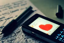 Giận nhau “tím ruột bầm gan”, vẫn nhắn tin cho vợ ngọt như mía lùi