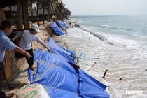 Biển "nuốt" resort do doanh nghiệp tự ý làm bờ kè