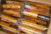 Kinh hãi bánh mì que Trung Quốc để 6 tháng không hỏng