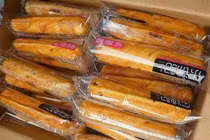 Kinh hãi bánh mì que Trung Quốc để 6 tháng không hỏng