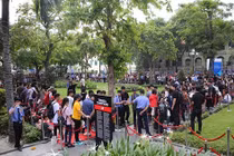 Rồng rắn chờ mua thương hiệu ngoại: Cả thèm, chóng chán