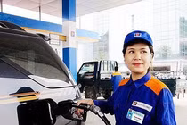 Từ chiều nay, giá xăng giữ nguyên, giá dầu tăng