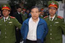 Ông Nguyễn Bá Thanh lặng lẽ đến phiên xử Dương Chí Dũng