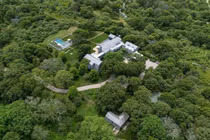 Biệt thự ông Obama ở rao bán 2 năm, giảm giá 2 lần vẫn "ế"