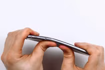 Biết iPhone 6 dễ cong, Apple vẫn bán cho khách hàng