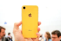 Chưa về Việt Nam, iPhone XR đã loạn giá
