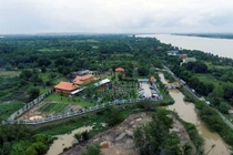 Những nghệ sĩ từng bị “tuýt còi” xây “biệt phủ“: Ai là người gây choáng?