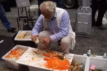 Trở thành triệu phú nhờ bán dao gọt khoai tây giá 5USD