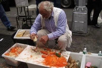 Trở thành triệu phú nhờ bán dao gọt khoai tây giá 5USD