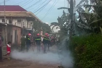 Trụ điện bốc cháy giữa phố, hàng chục hộ dân hoảng loạn