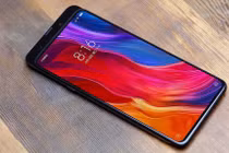 Sếp Xiaomi khoe ảnh "ngã sấp mặt" bất ngờ để lộ Mi MIX 3