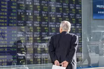 Chứng khoán châu Á đã "bốc hơi” 5,6 nghìn tỷ USD năm nay