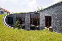 Tận mục “nhà đá” hình xuyến kỳ lạ tại Quảng Ninh