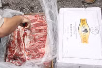 Giật mình 170 tấn thịt trâu Trung Quốc "mập mờ" suýt vào Việt Nam