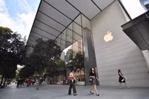 Một số người VN đến Singapore mua iPhone bị từ chối nhập cảnh