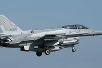 Sau tố cáo tên lửa Nga bay lạc, Ba Lan cấp tốc triển khai F-16