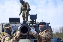 Đức bí mật gửi 'gói vũ khí khổng lồ' tới Ukraine