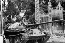 Sức mạnh xe tăng T-54 ầm ầm tiến vào Sài Gòn ngày 30/4