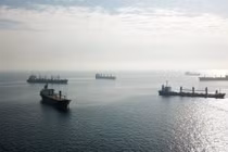 Nga âm thầm mua tàu trang bị cho "hạm đội bóng tối"