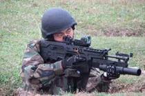 "Siêu súng trường tấn công" Tar-21 trang bị cho dân quân tự vệ