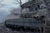 Xe tăng Nga phá hủy các mục tiêu Ukraine theo hướng Avdiivka