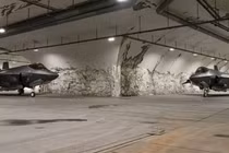 Hình ảnh tiêm kích F-35A của Na Uy trong hầm trú ẩn dưới lòng đất