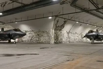 Hình ảnh tiêm kích F-35A của Na Uy trong hầm trú ẩn dưới lòng đất