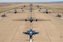 “Quý bà rồng” U-2 Mỹ thực hiện “Voi đi bộ” trước khi chia tay bầu trời