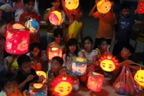 Nhạc chế “Âm thầm bên em” về Tết Trung thu 2015