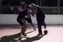 Hoa mắt xem cụ ông trình diễn bóng đỉnh cao