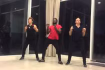 Vũ điệu cồng chiêng phong cách Á-Âu-Phi chảnh điệu 