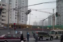 Lạnh người cảnh thợ điện hóa Tôn Ngộ Không trên phố