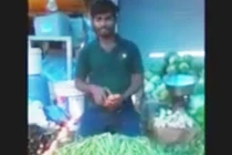 Kinh ngạc khả năng hút hoa quả của người đàn ông kỳ lạ