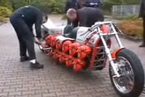 Chiếc xe máy có nhiều động cơ nhất thế giới