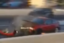 Siêu xe nổ tung đầu sau khi lăn bánh