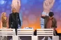 Phục sát đất màn đập gạch bằng... trứng của Thành Long