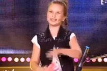 Bé gái hát hay khiến BGK không ngừng khen ngợi