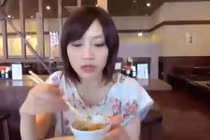 Ngã ngửa sức ăn bằng 5 người đàn ông của gái trẻ 