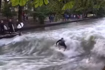 Hài hước lướt ván không cần ra biển