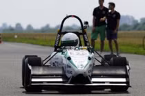 Ô tô điện chạy nhanh hơn xe công thức F1 