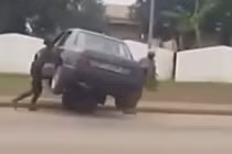 Cách di chuyển ô tô độc đáo nhất từ trước tới nay