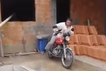 Cách vận chuyển gạch bá đạo nhất từ trước tới nay