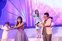 Mỹ Tâm bối rối nhảy “Vũ điệu cồng chiêng” cùng học trò