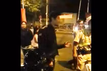 Xôn xao clip Johnny Trí Nguyễn bị CSGT hỏi thăm