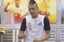 Neymar cá tính với tóc bờm ngựa, nhảy chẳng giống ai