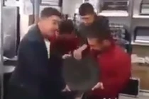 Cười vỡ bụng màn thử loa bá đạo nhất quả đất